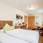 Garni Vier Jahreszeiten Hotel 3*